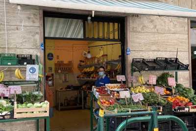 Bari, i negozi "senza insegna" del Libert�: �Non serve un nome, qui ci conoscono tutti�